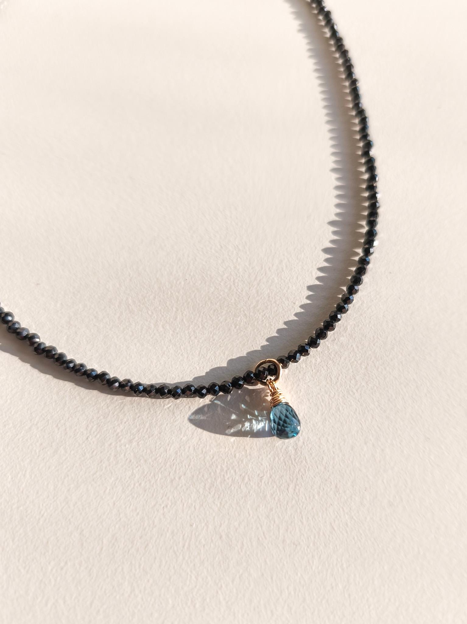 Blautopas Anhänger Schwarzer Spinell Schmuck Blautopas Anhänger Schwarzer Spinell Schmuck von ByIsabelleDesign