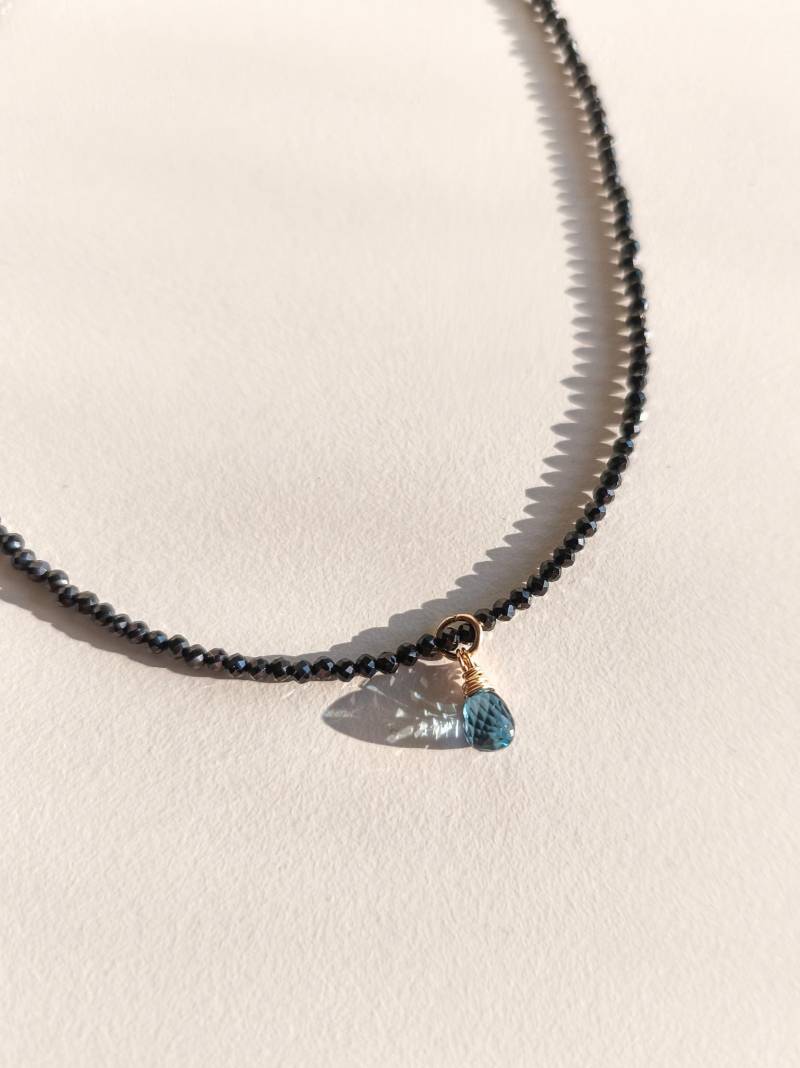 Blautopas Anhänger Schwarzer Spinell Schmuck Blautopas Anhänger Schwarzer Spinell Schmuck von ByIsabelleDesign