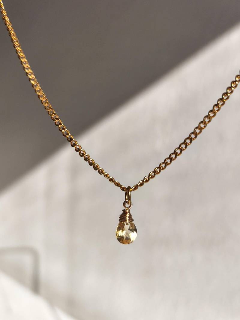 Citrin Teardrop Charm Halskette Gold Panzerkette Mit Gelber Edelstein Anhänger von ByIsabelleDesign