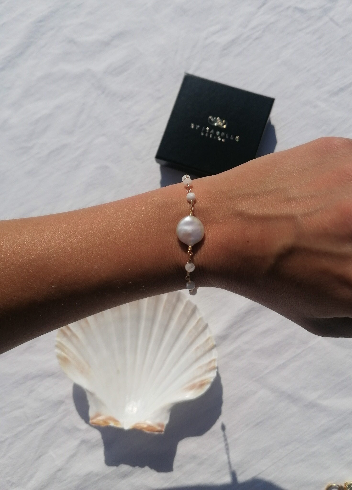 Münze Perlen Armband, Gold Mondstein Boho Brautschmuck, Geschenk Für Sie von ByIsabelleDesign