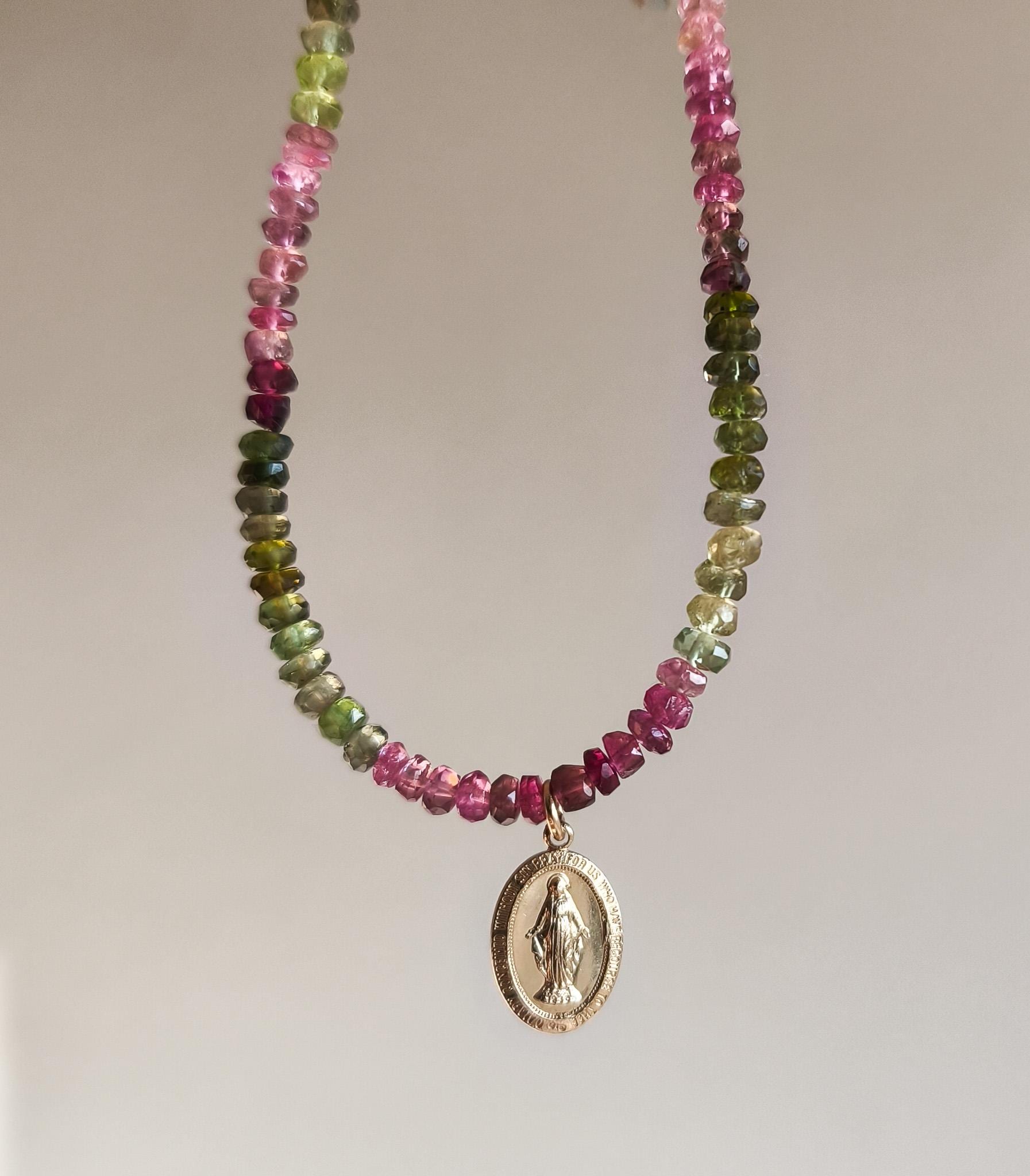 Multi Turmalin Madonna Anhänger 14K Gold Filled Anhänger von ByIsabelleDesign