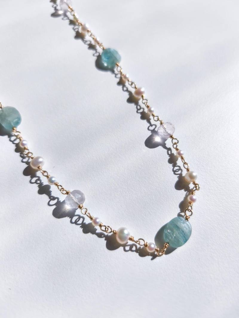 Pastell Edelsteinkette 14K Gold Filled, Aquamarin, Rosenquarz, Süsswasserperlen von ByIsabelleDesign
