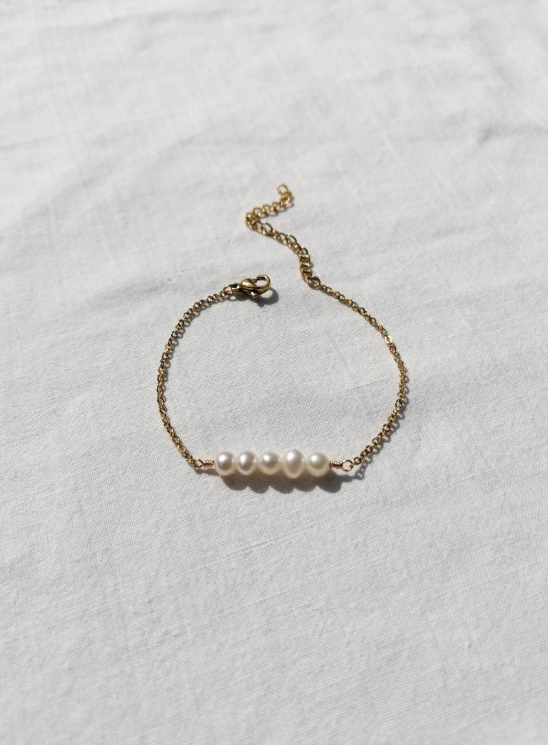 Perlen Bar Armband, Gold Perlen Kette June Geburtsstein Schmuck, Braut Armband von ByIsabelleDesign