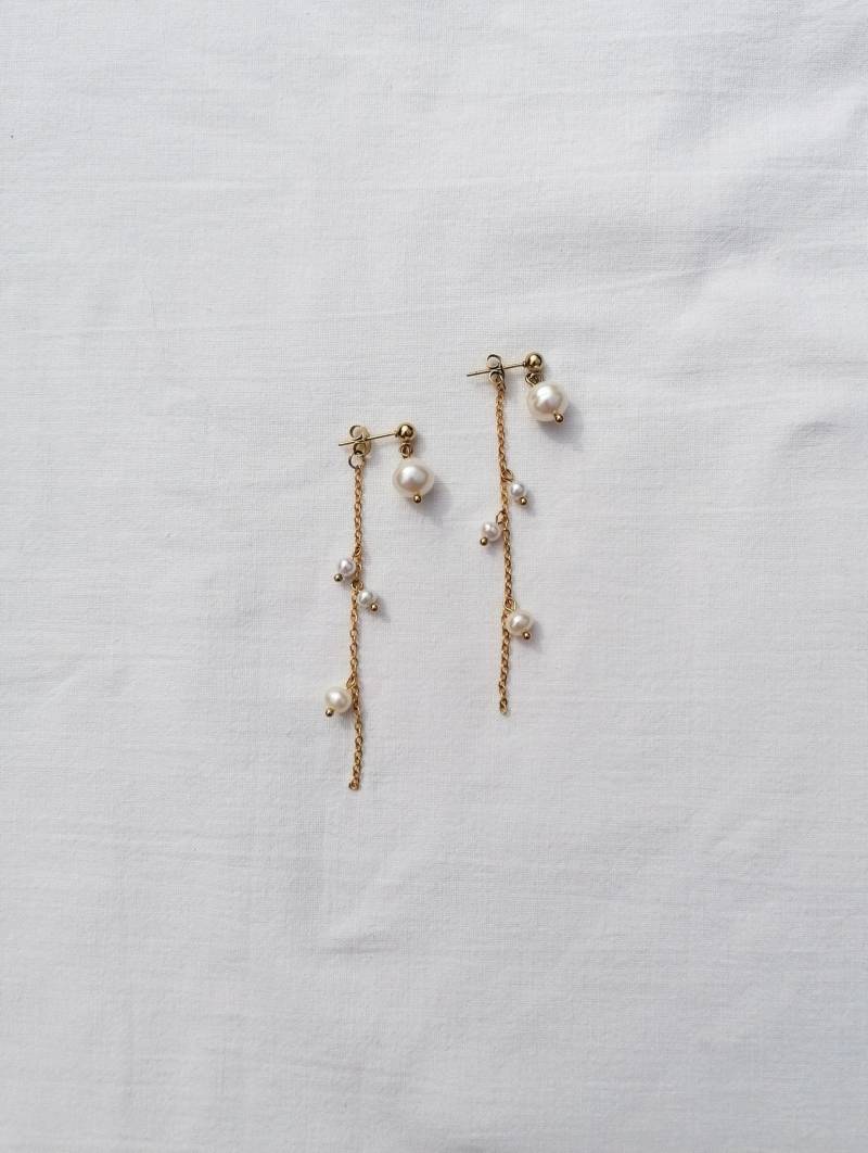 Perlenhintergrundohrringe, Lange Perlenkettenohrringe, Süßwasserperlenschmuck, Brautohrringe, Boho-Hochzeitszubehör, Perlentropfen von ByIsabelleDesign