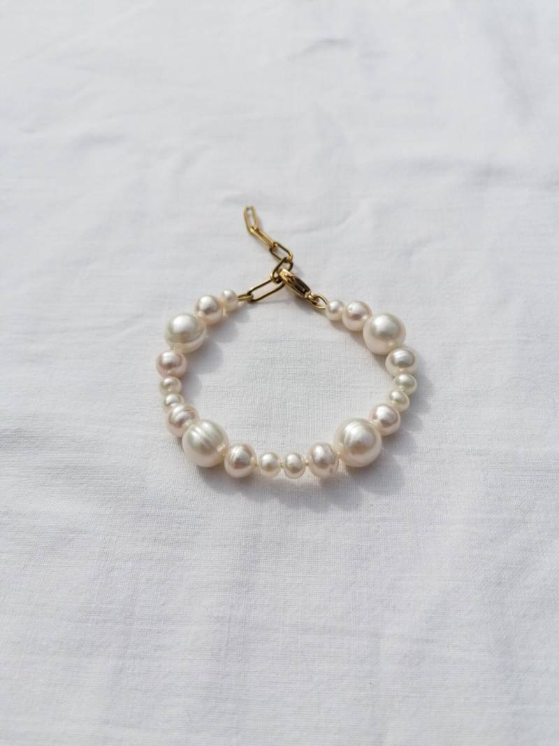 Armband Aus Süßwasserperlen Vergoldete Edelstahlkette von ByIsabelleDesign