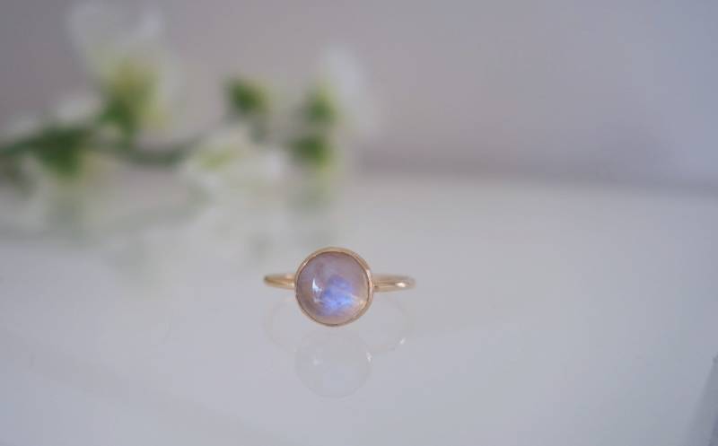 14K Gold Filled Mondstein Ring Zierlicher Edelstein Schmuck von ByJodyJewellery