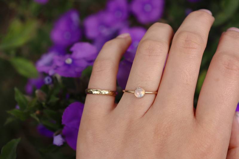 14K Gold Filled Mondstein Ring Zierlicher Edelstein Schmuck von ByJodyJewellery