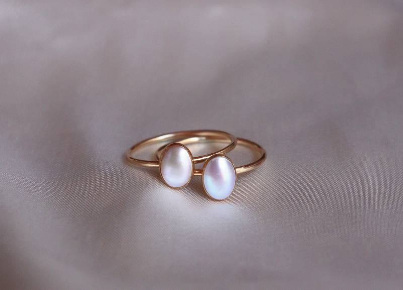 14K Gold Filled Perlenring Zierlicher Ovaler Edelsteinring 14K Gold Filled Perlenring Zierlicher Ovaler Edelsteinring von ByJodyJewellery