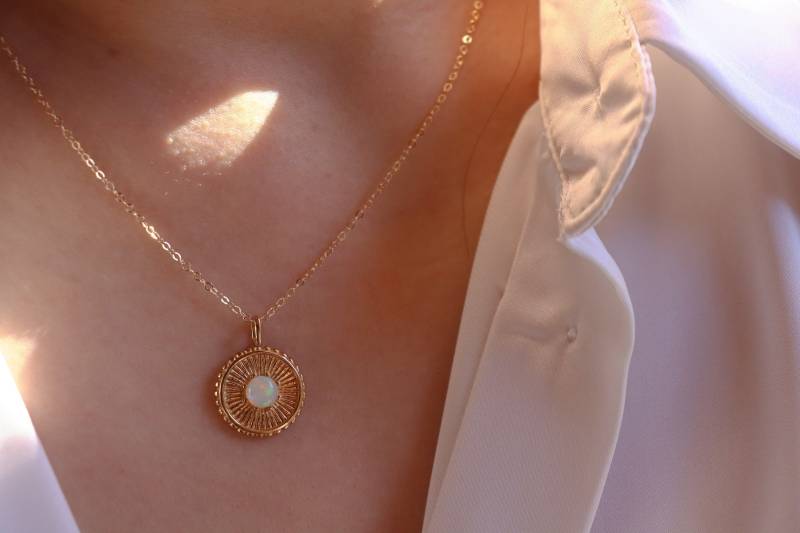 Opal Sonnen Halskette 14K Gold Filled Edelstein Anhänger Opal Sonnen Halskette 14K Gold Filled Edelstein Anhänger von ByJodyJewellery