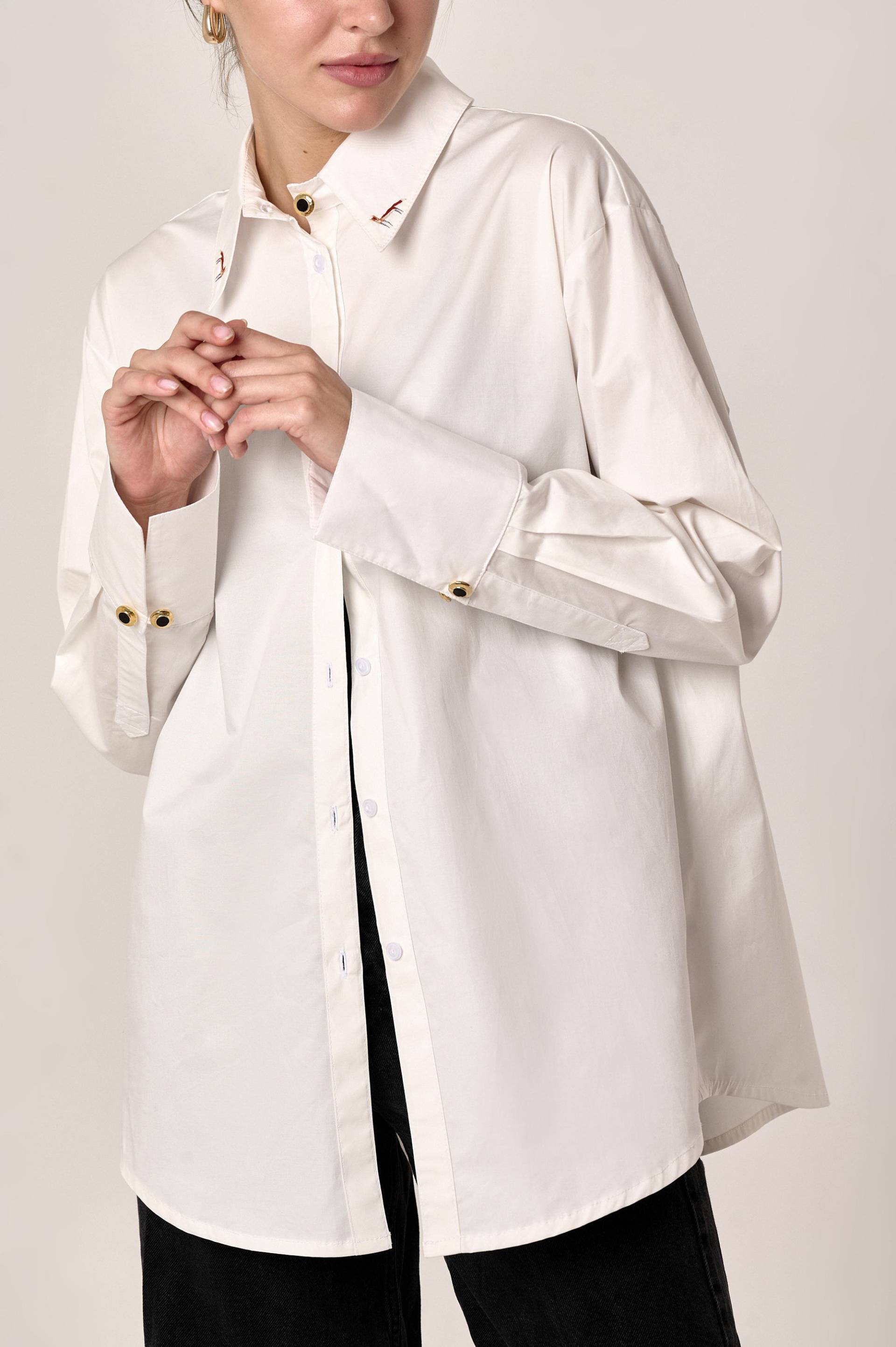 Elfenbeinfarbenes Baumwollhemd Mit Handgenähter Fuchs-stickerei, Unisex-Passform von ByKaterynaTymochko