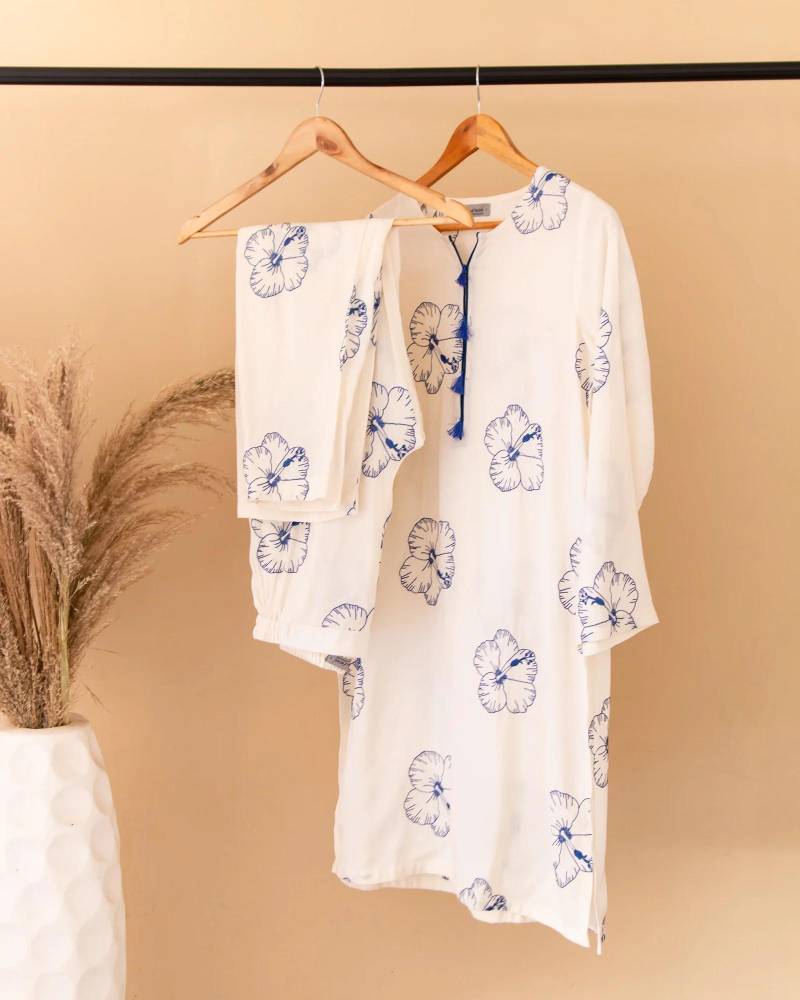 Besticktes Kurti Set Mit Hose Besticktes Kurti Set Mit Hose von ByKhanDE