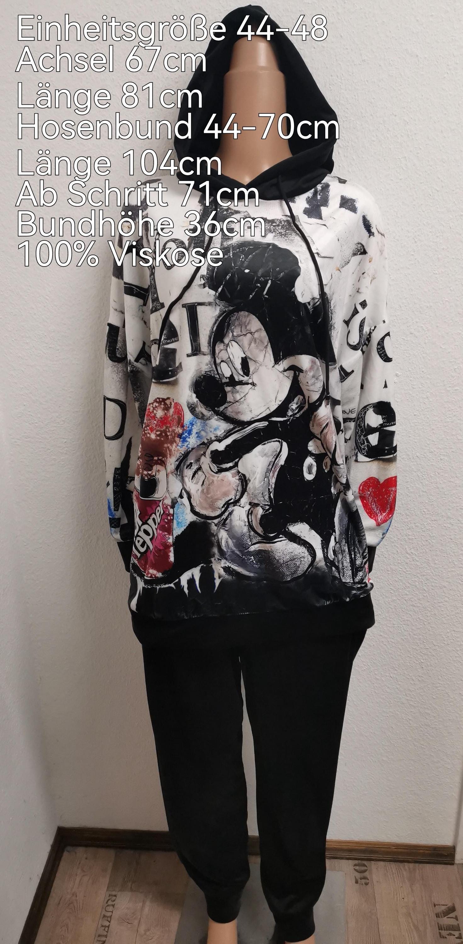 Mickey Mouse Samt Jogginganzug Größe 44-48 Mickey Mouse Samt Jogginganzug Größe 44-48 von ByKleiderstubeNixxs