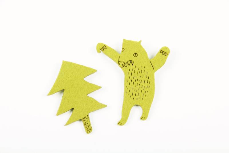 Filzbrosche Bär Mit Einzel-Baum-Wald Filzbrosche Bär Mit Einzel-Baum-Wald von ByKuka