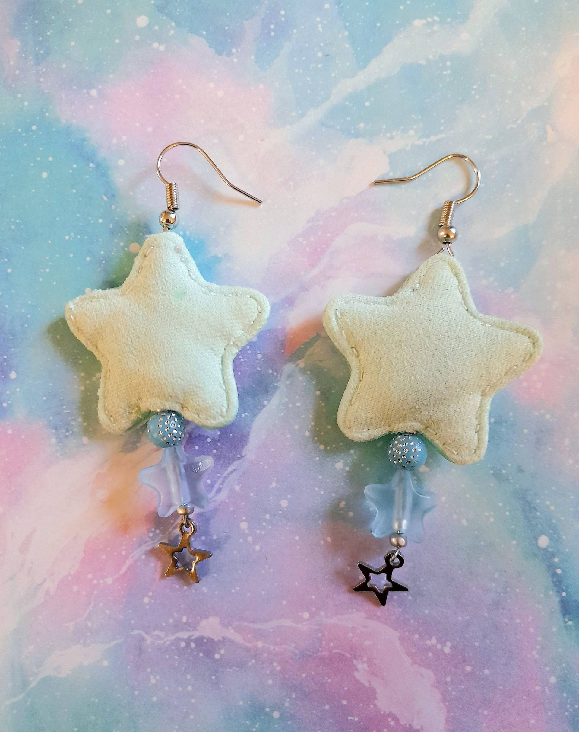 Süße Helle Blaue Ohrringe Mit Sternen Silber Sternohrringe Handgefertigt Selbstgemacht Perlen Einzelstück White Babyblue Star Earrings von ByLSstuff