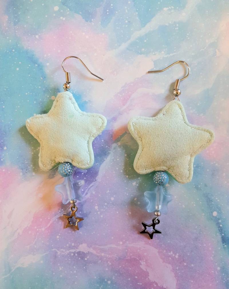 Süße Helle Blaue Ohrringe Mit Sternen Silber Sternohrringe Handgefertigt Selbstgemacht Perlen Einzelstück White Babyblue Star Earrings von ByLSstuff