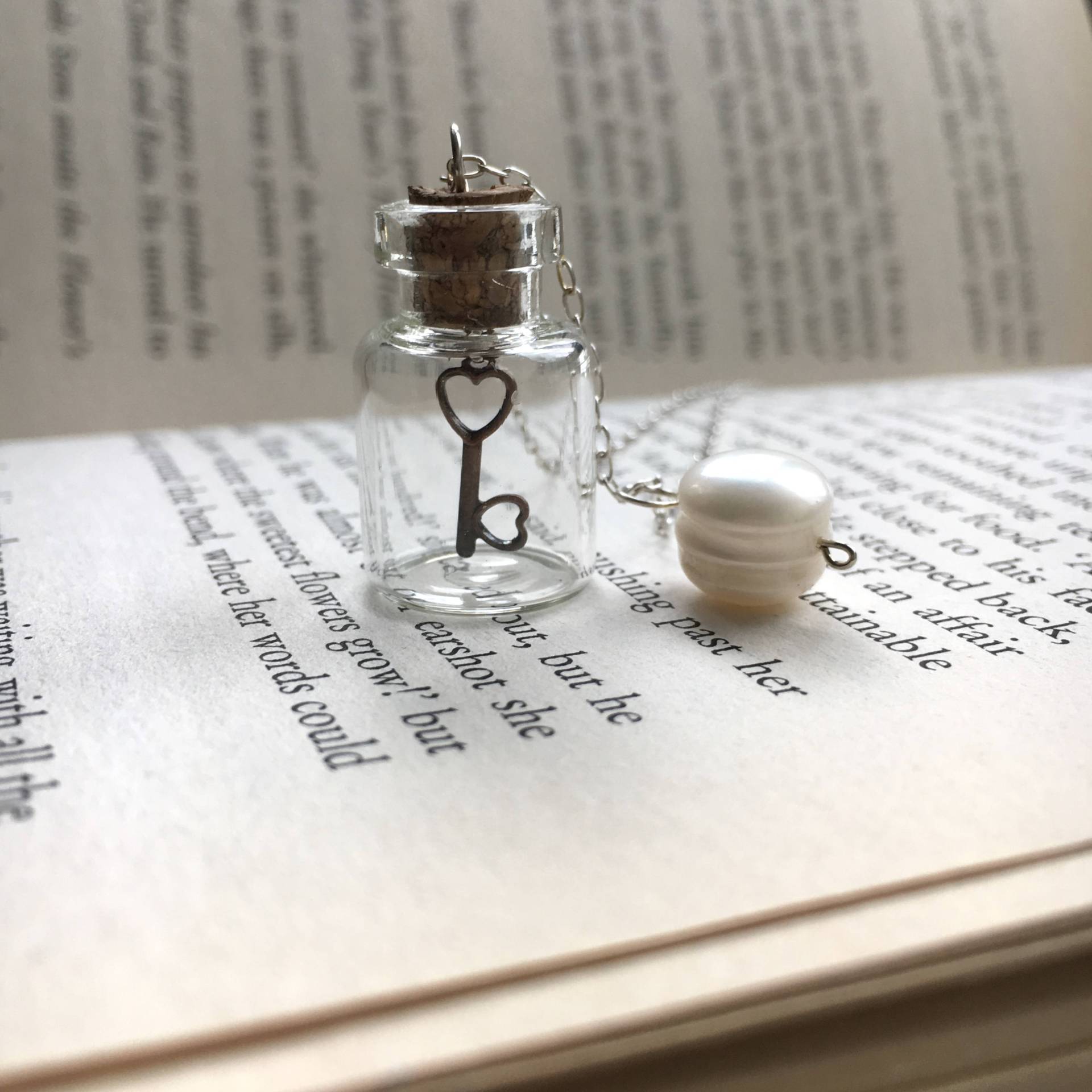 Kleiner Schlüssel in Einer Flasche Sterling Silber Halskette | Miniatur Glasflasche Anhänger Personalisierte Halskette|21.geburtstag von ByLawLondon