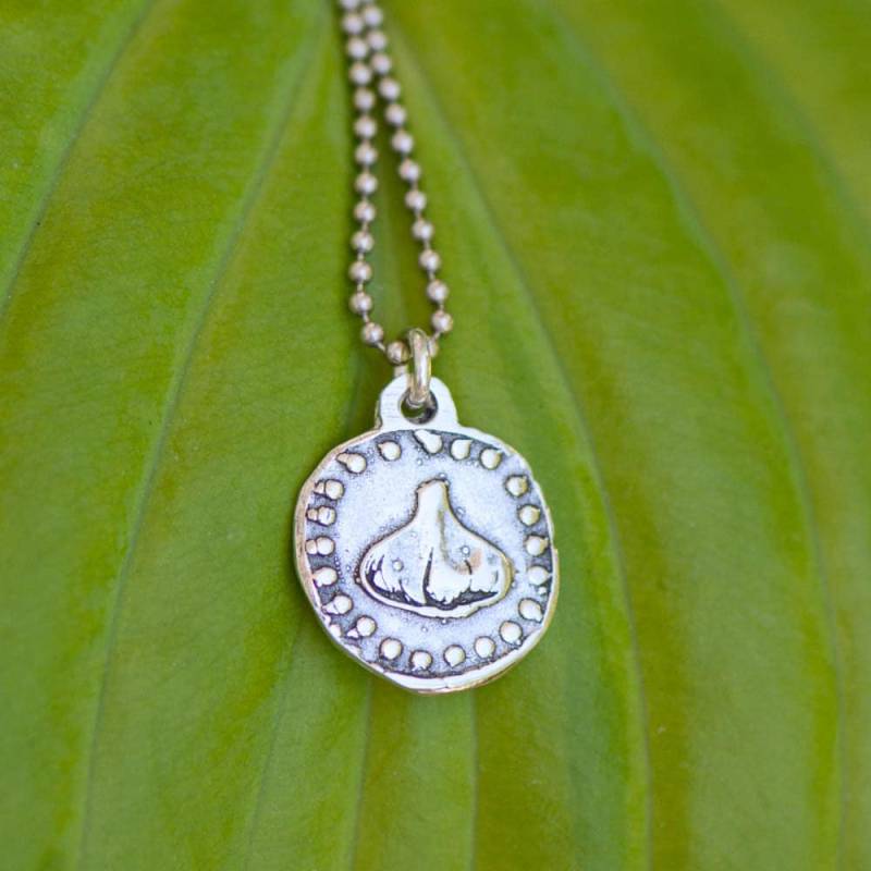 Knoblauch Glücksbringer Silber Charm Knoblauch Glücksbringer Silber Charm von ByLiad