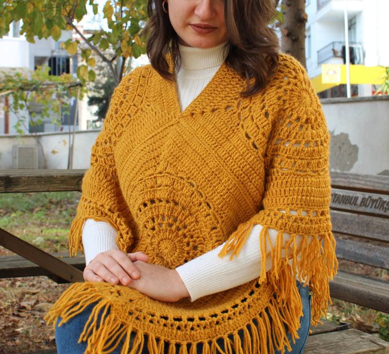 Häkel Ponchos, Oversize Pullover, Leichter Winter Damen Häkelpullover, Boho Poncho, Geschenk Für Sie, Handgestrickter Quasten Poncho von ByMasal