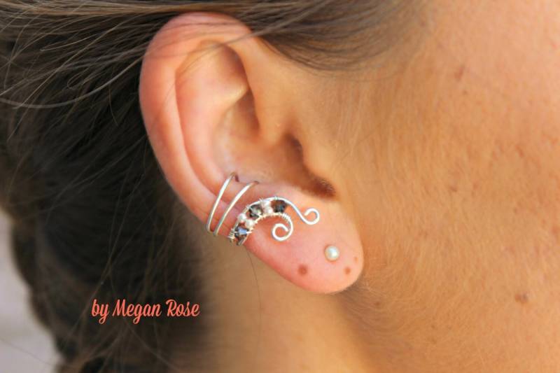 Ohr Manschette Mit Swarovski-Kristallen Und Süßwasserperlen Ohr Manschette Mit Swarovski-Kristallen Und Süßwasserperlen von ByMeganRose