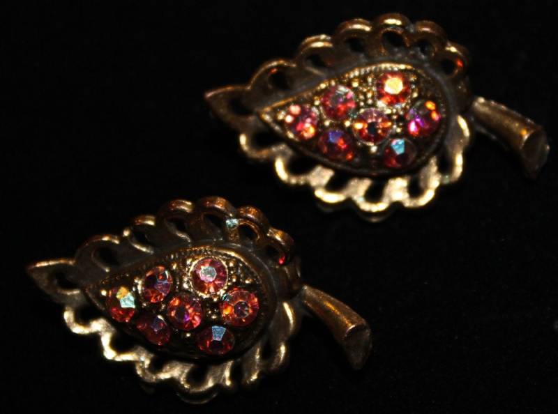 Vintage 1950Er Jahre Scatter Pins Irisierende Strass Mit Rosa Roten Strasssteinen Gartenparty von ByMidnightSparkle