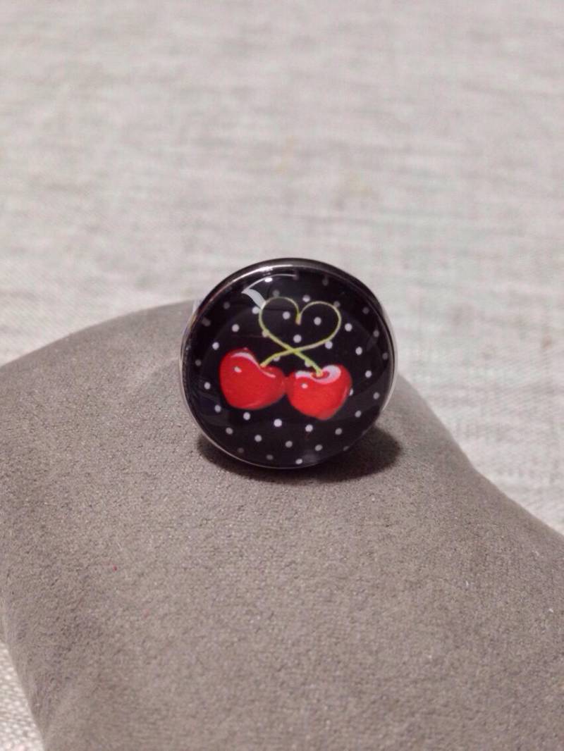 Ausgefallener Runder Cabochon-Ring Aus Silber, Kirschen, Tupfen von ByMinily