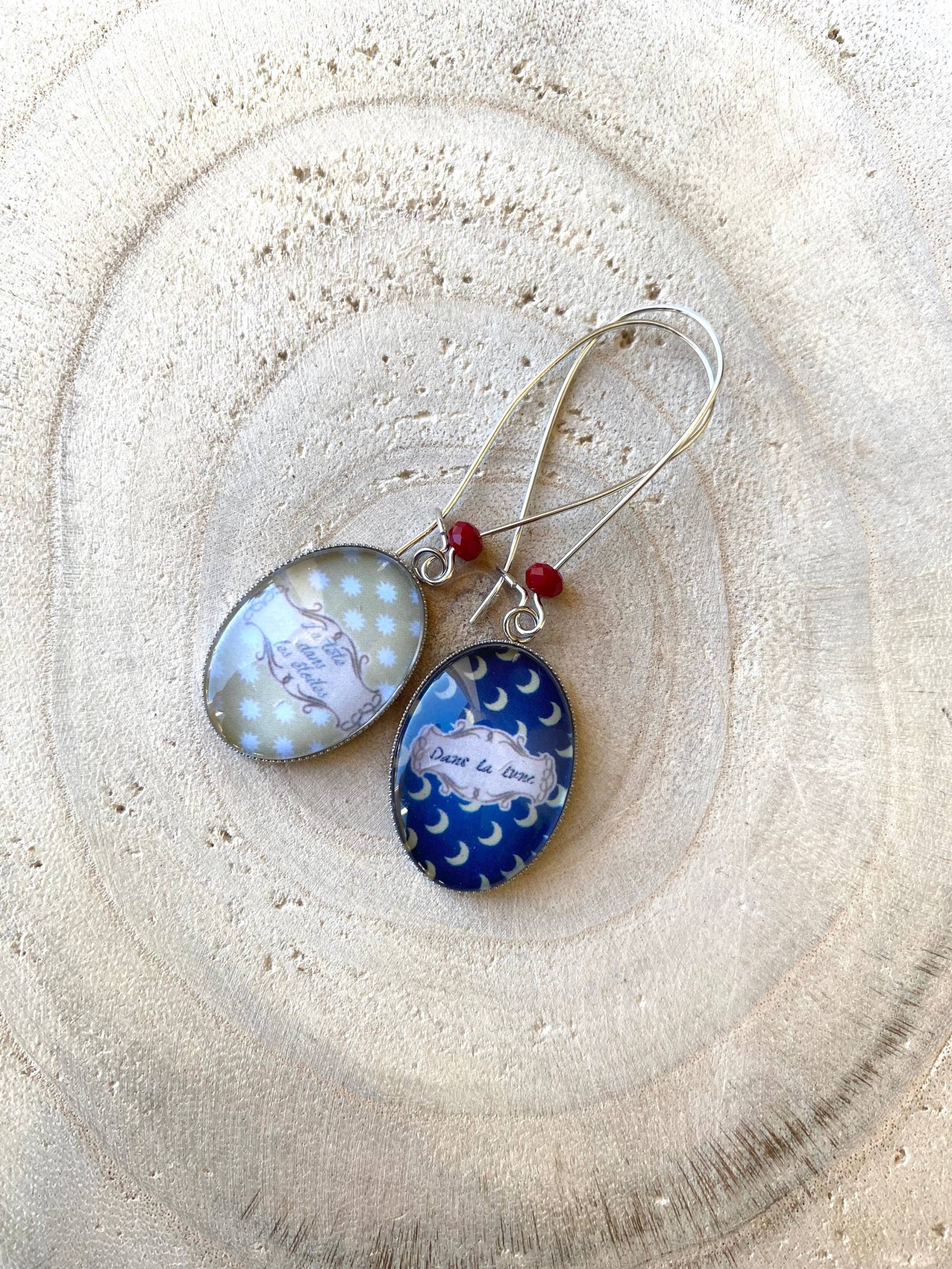 Ovale Cabochon-Ohrringe, Arabesken, Mond, Sterne, Ungleichmäßig von ByMinily