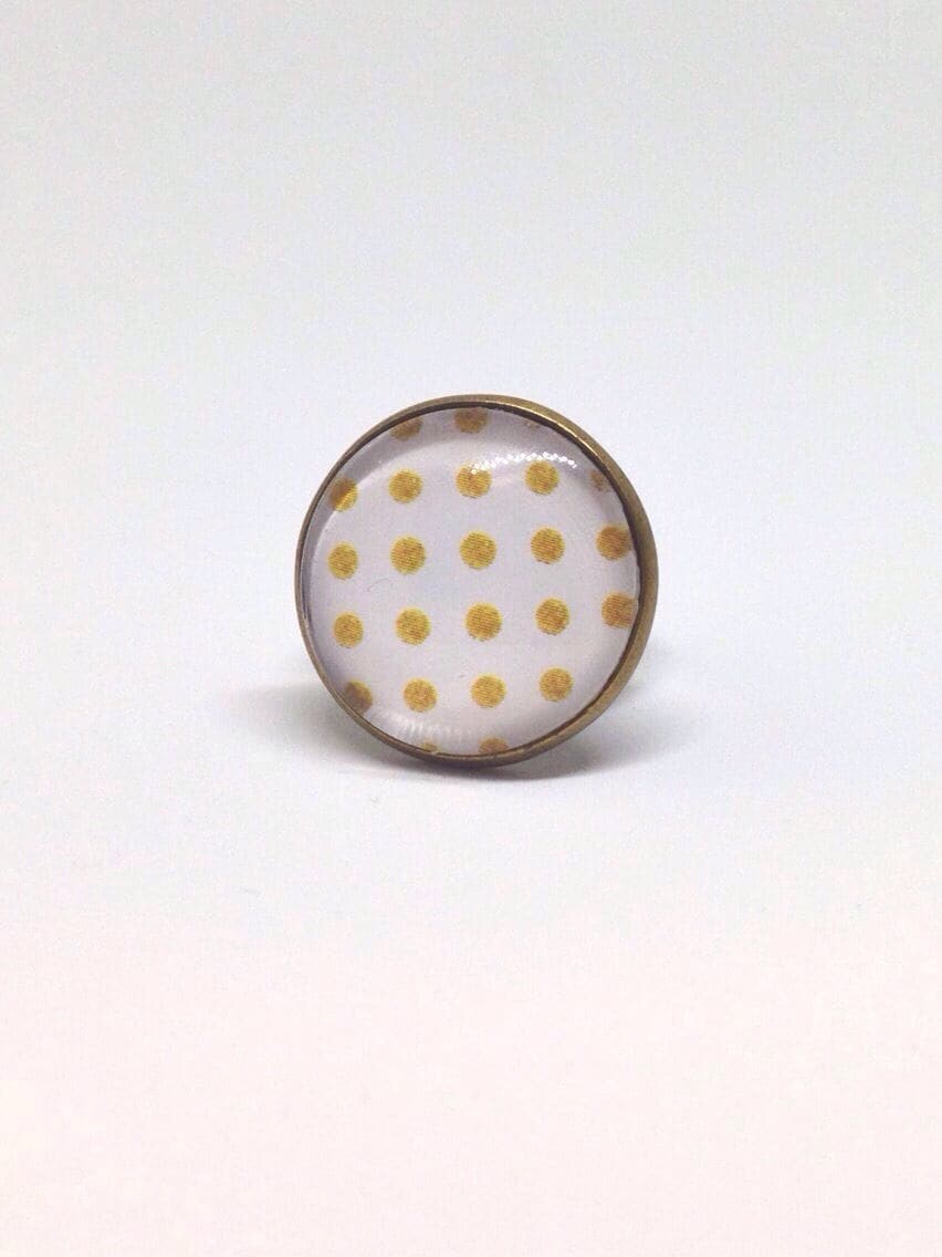 Runder Cabochon-Ring, - Weißgoldene Tupfen, Zeitlos von ByMinily