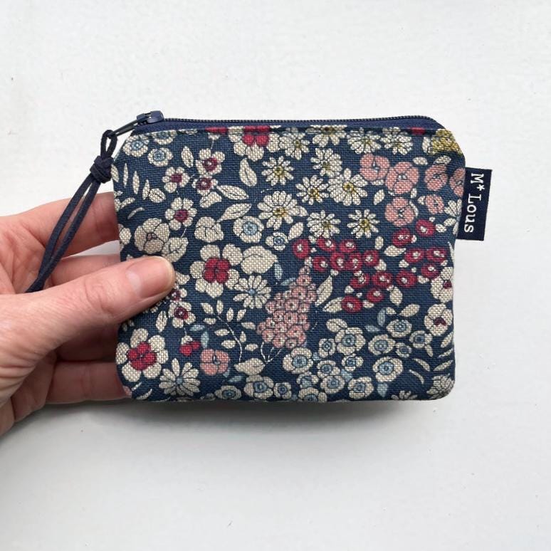 Kleine Dunkelblaue Leinentasche Mit Retro-Blumen Geldbörse Kleines Federmäppchen Blumen Mini Kulturbeutel Bymlous von ByMlous
