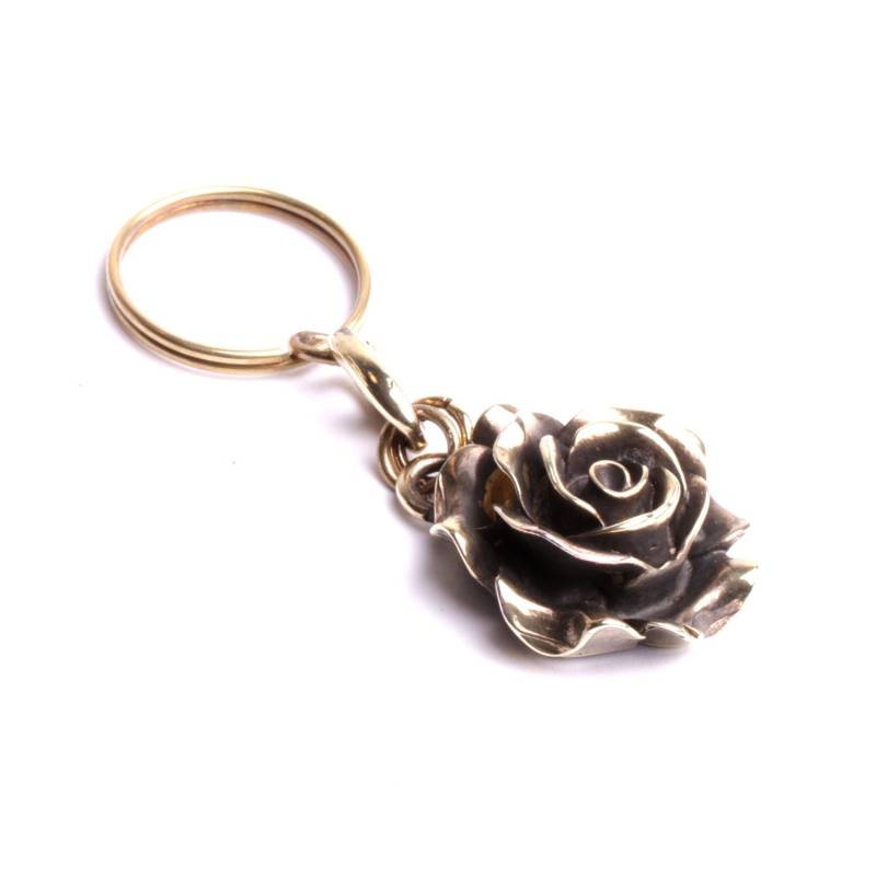 Blumen-Schlüsselanhänger, Eine Offene, Handgefertigte Rosenschmuckkreation Von Mode France, Skulptur Blumen-Schlüsselanhänger, Eine Offene, Handgefertigte Rosenschmuckkreation Von Mode France, Skulptur von ByModeFrance