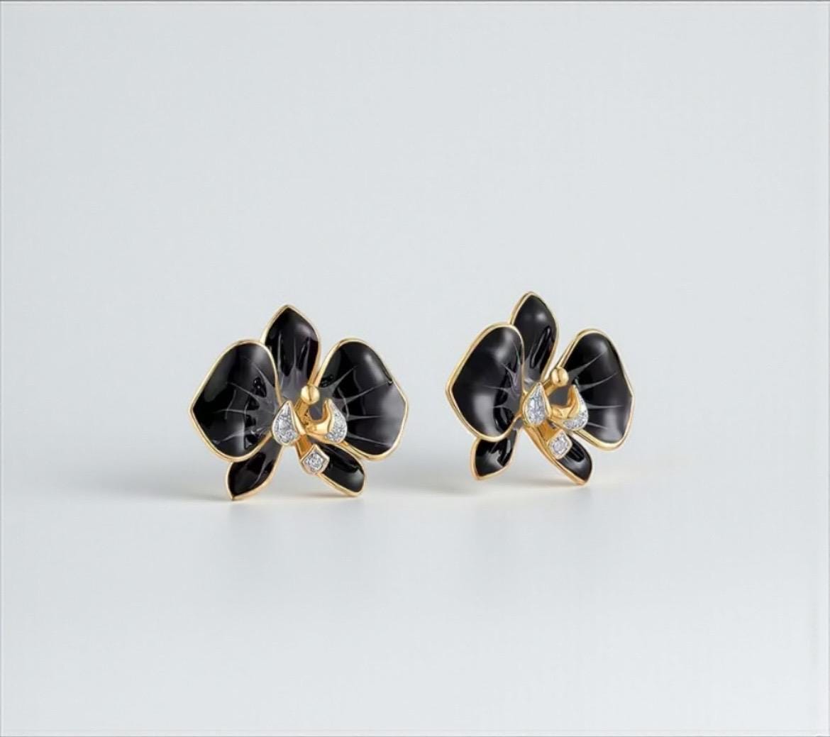14K Gelbgold Diamant Blumen Ohrstecker Schwarze Emaille 14K Gelbgold Diamant Blumen Ohrstecker Schwarze Emaille von ByMoonJewels
