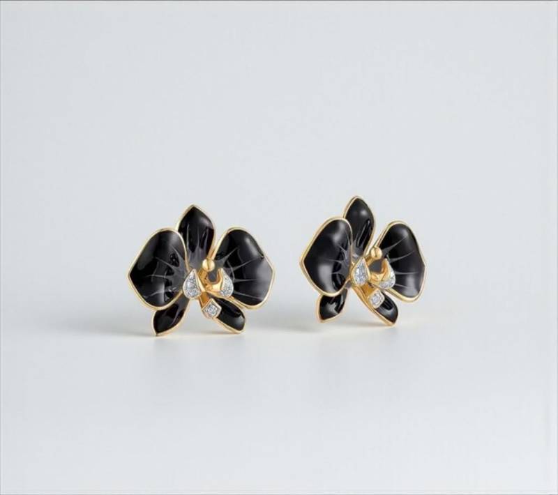 14K Gelbgold Diamant Blumen Ohrstecker Schwarze Emaille 14K Gelbgold Diamant Blumen Ohrstecker Schwarze Emaille von ByMoonJewels