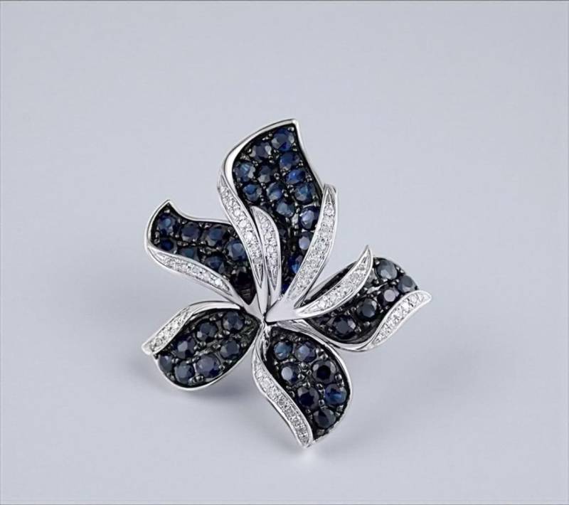 14K Weißgold Lilie Anhänger Diamant & Blaue Saphir Blume Halskette 14K Weißgold Lilie Anhänger Diamant & Blaue Saphir Blume Halskette von ByMoonJewels