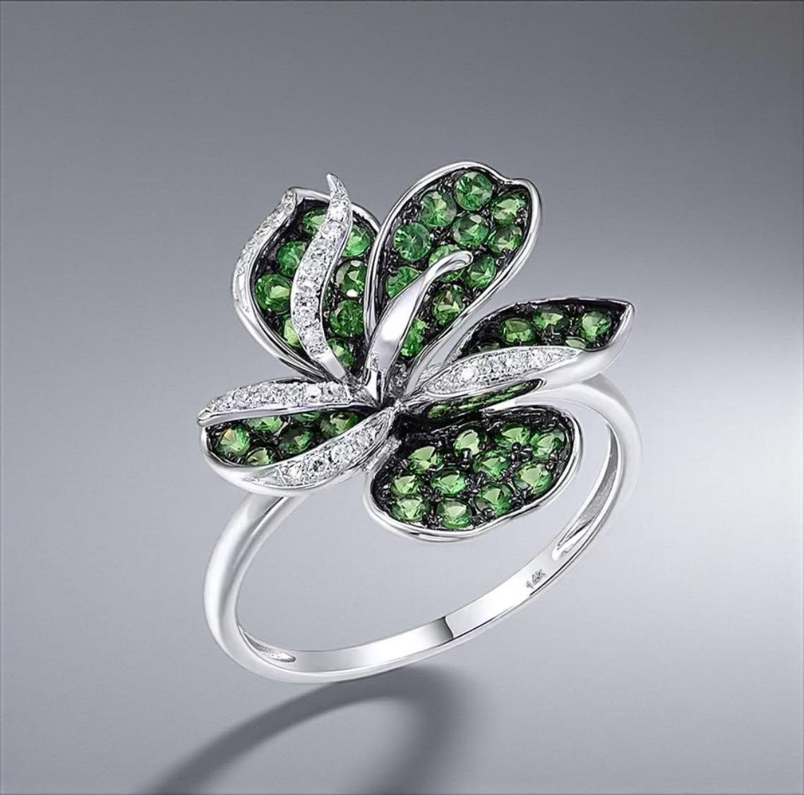 14K Weißgold Ring Mit Grünem Granat & Diamant - Elegantes Lilien Blumen Design Für Frauen 14K Weißgold Ring Mit Grünem Granat & Diamant - Elegantes Lilien Blumen Design Für Frauen von ByMoonJewels