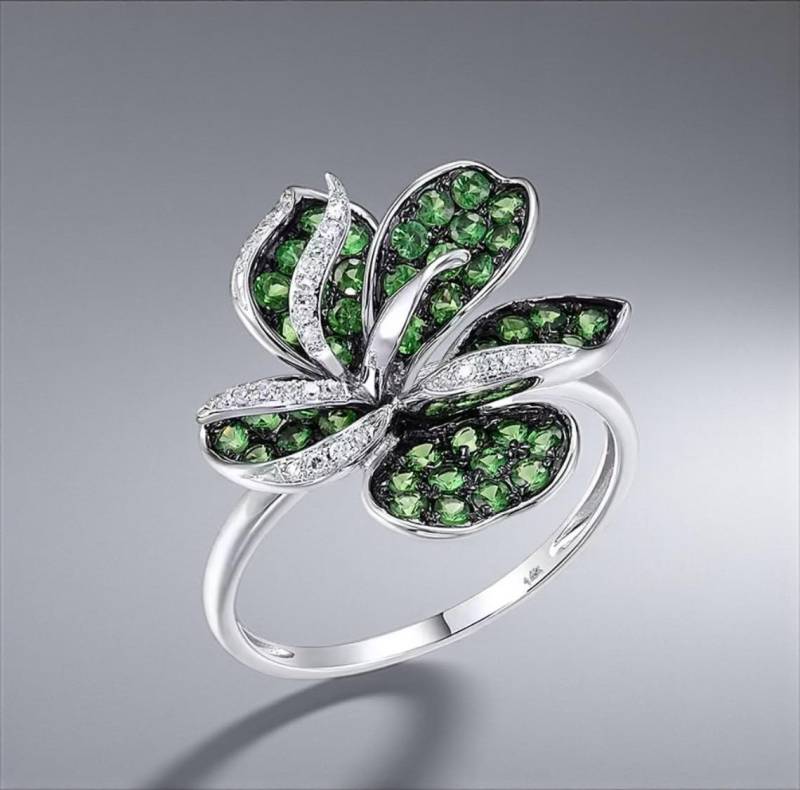 14K Weißgold Ring Mit Grünem Granat & Diamant - Elegantes Lilien Blumen Design Für Frauen 14K Weißgold Ring Mit Grünem Granat & Diamant - Elegantes Lilien Blumen Design Für Frauen von ByMoonJewels