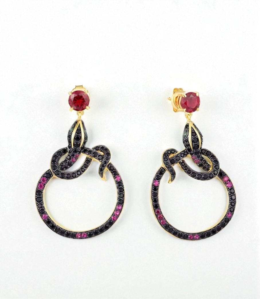 Handgemachte Sterling Silber Schlangen Ohrringe Schwarzer Spinell & Rubin von ByMoonJewels