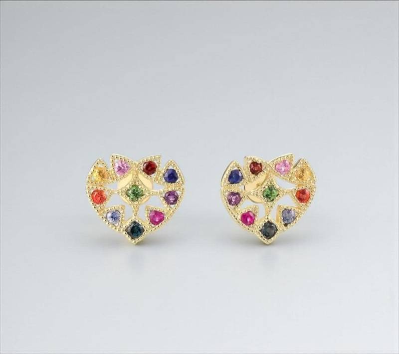 Zierliche 14K Gelbgold Herz Ohrstecker Mit Edelsteinen Zierliche 14K Gelbgold Herz Ohrstecker Mit Edelsteinen von ByMoonJewels