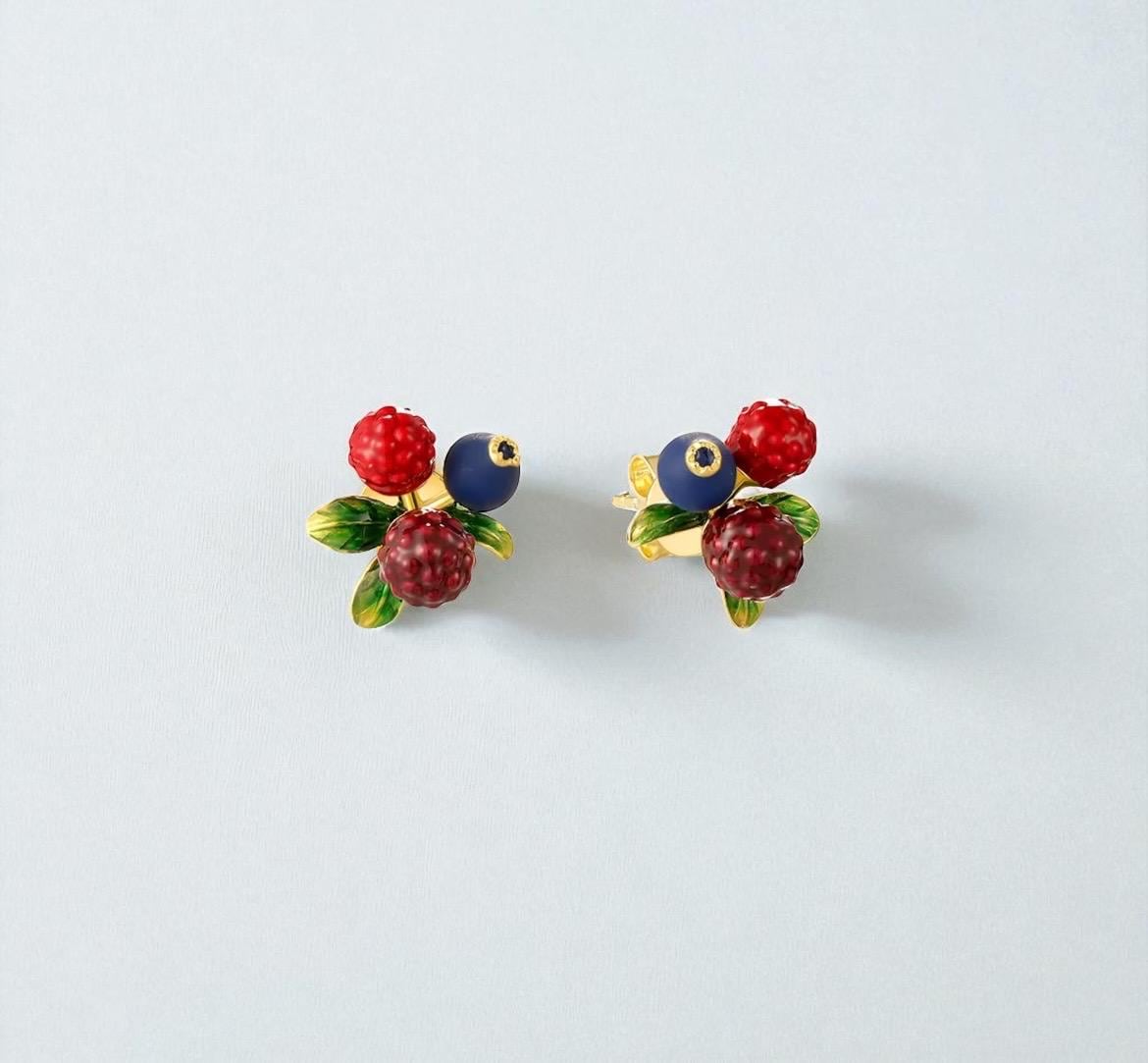 sterling Silber Obst Ohrstecker - Blaubeer & Himbeere Emaille Design sterling Silber Obst Ohrstecker - Blaubeer & Himbeere Emaille Design von ByMoonJewels
