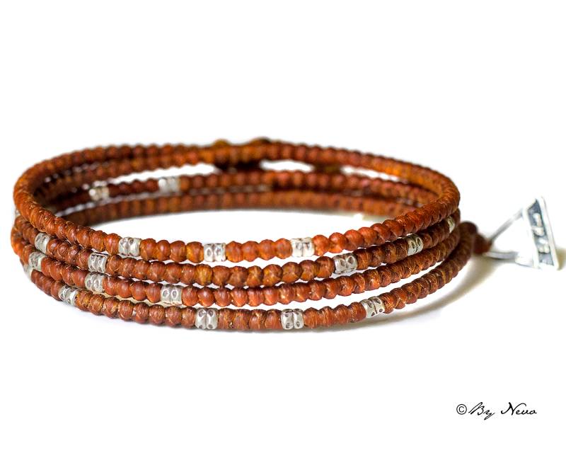 Dunkelorange Verzogenes Armband Mit Sterling Silber Perlen, Gewebt Von Nevo Handgemachtes Karen Hill Tribe Perlen von ByNevo