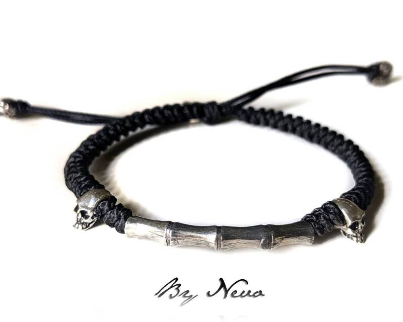 Schwarzes Geflochtenes Paracord Armband Mit Silbernen Totenköpfen Und Knochen, Totenköpfe Armband, Sterling Silber von ByNevo