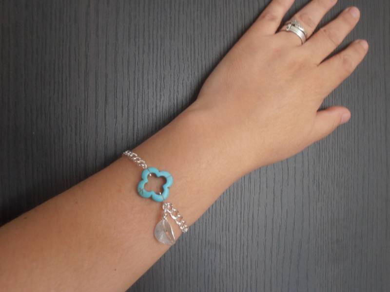 Türkis Klee Armband/Natürliche Edelstein Kette Layered Charm Howlith Gehämmerte Disc Geburtstagsgeschenk Für Sie von ByParisie