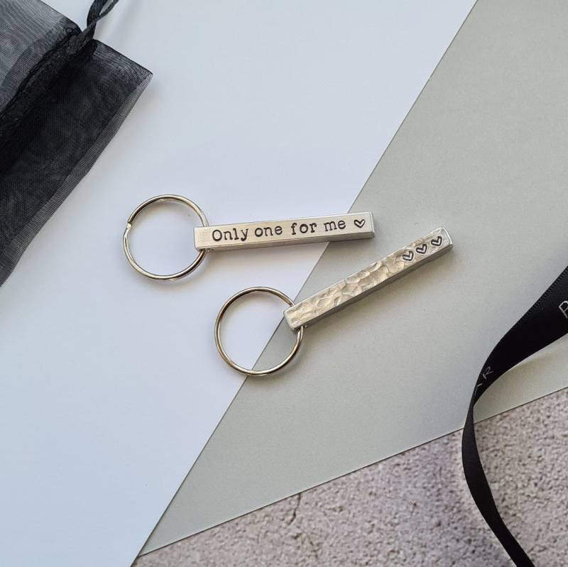 Personalisierte Bar Schlüsselanhänger Geschenk, Für Jubiläum, Abschied, Dankeschön Hauseinweihung, Ruhestand, Auto-Schlüsselanhänger Personalisierte Bar Schlüsselanhänger Geschenk, Für Jubiläum, Abschied, Dankeschön Hauseinweihung, Ruhestand, Auto-Schlüsselanhänger von ByPricklyPear