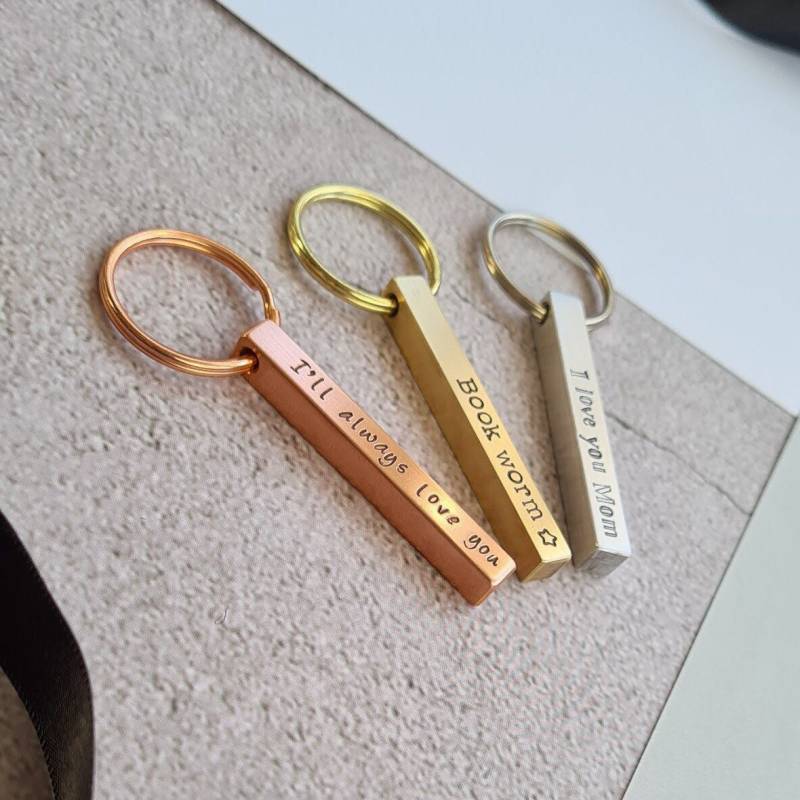 Personalisierte Gestempelte Bar Schlüsselanhänger, Handgemachte Muttertag Freund Freundin Jahrestag Geschenk Danke Personalisierte Schlüsselbund Personalisierte Gestempelte Bar Schlüsselanhänger, Handgemachte Muttertag Freund Freundin Jahrestag Geschenk Danke Personalisierte Schlüsselbund von ByPricklyPear
