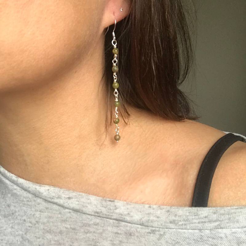 Unakit Edelstein-Ohrringe Versilberte Kettenart, Heilschmuck von BySaraJewellery