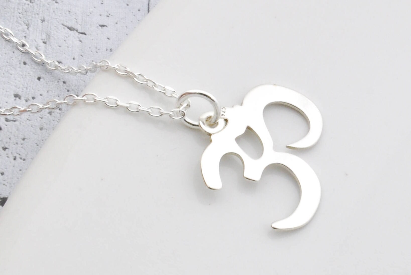 Handgemachte Silber Om Halskette, Om Anhänger, Armband, Geschenk Für Beste Freundin von BySendiJewelry