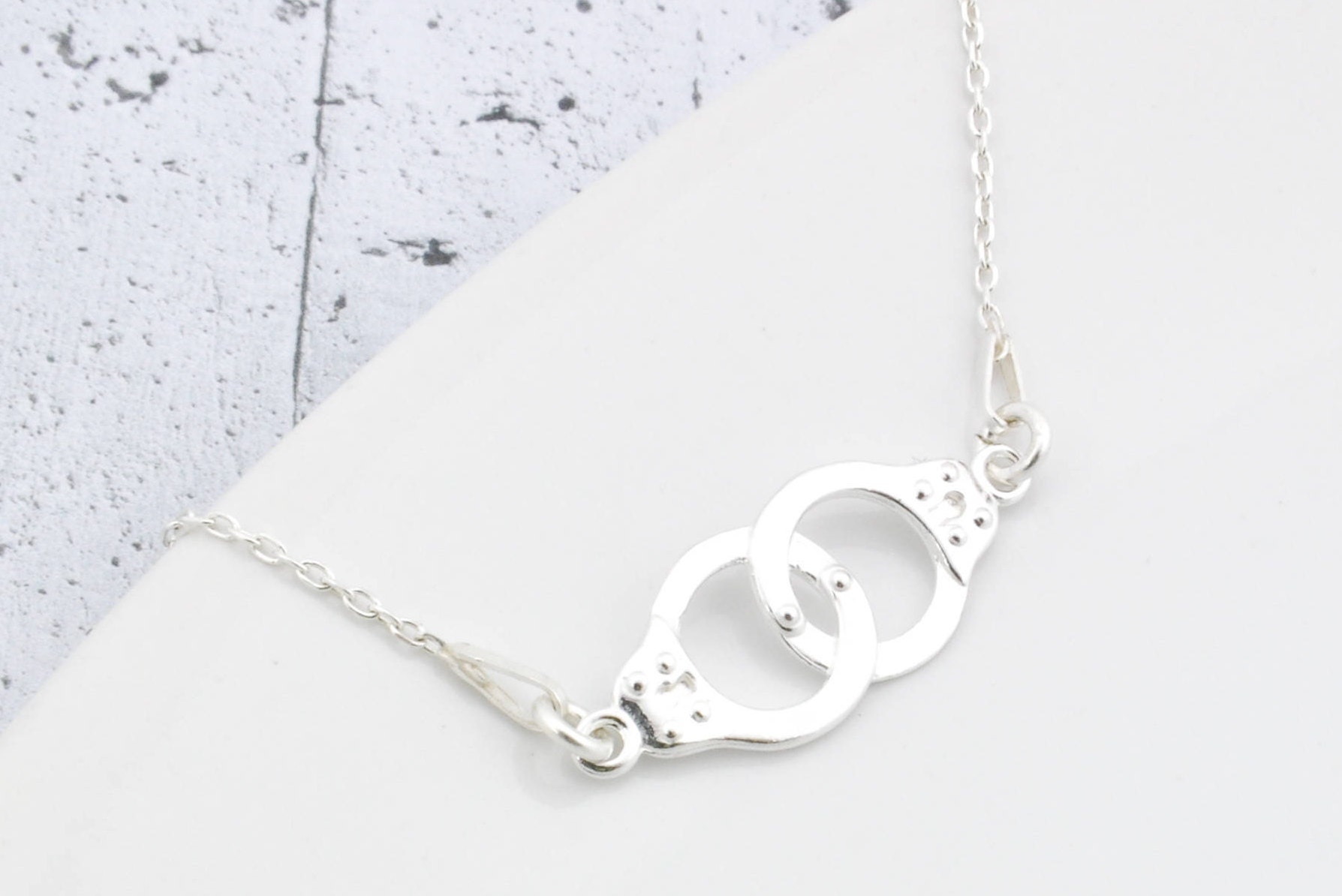 Handschellen Halskette, Sterling Silber Polizistin Geschenk Für Sie, Minimalist Kette, Little Täglich von BySendiJewelry