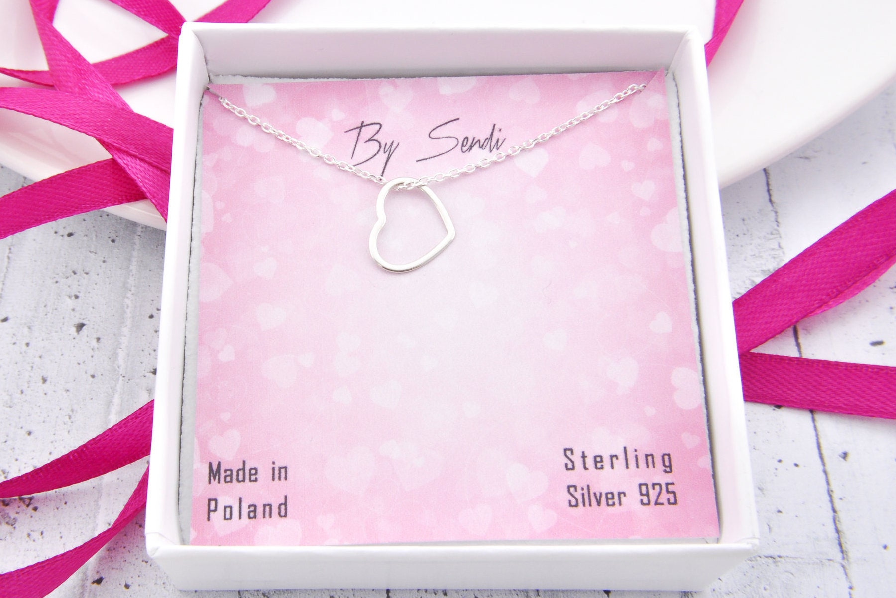 Herz Halskette, Kleine Liebe Umriss Anhänger Sterling Silber Kette Und Charme Minimalist Beste Freund Geburtstagsgeschenk von BySendiJewelry