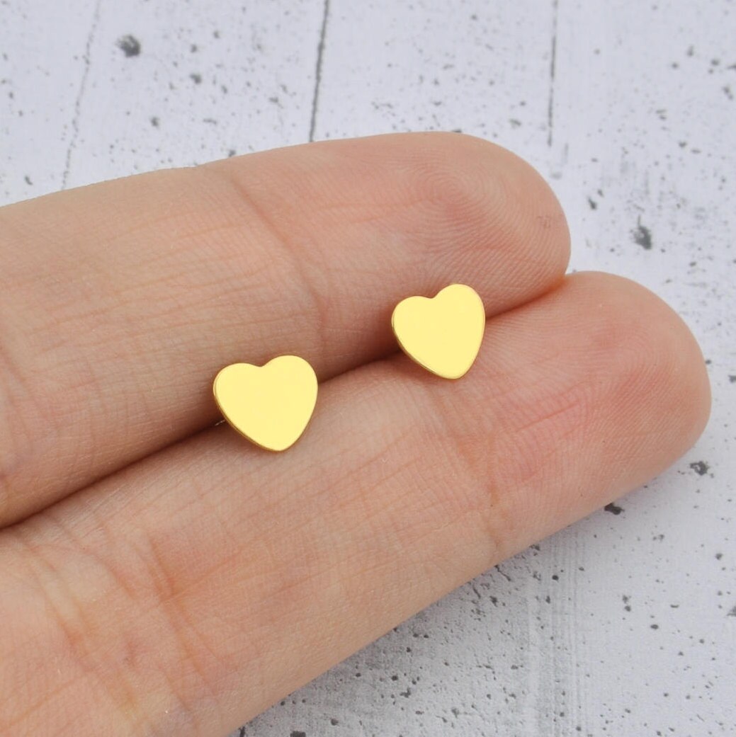 Kleine Herz Ohrringe Aus Sterling Silber Vergoldet, Geschenk Für Sie von BySendiJewelry