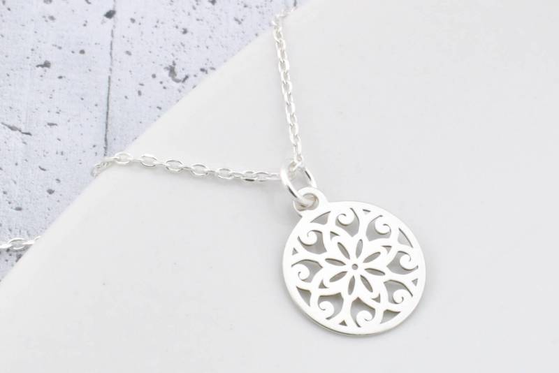 Mandala Halskette, Sterling Silber Boho Geschenk Für Sie, Zarte Schmuckkette Mandala Halskette, Sterling Silber Boho Geschenk Für Sie, Zarte Schmuckkette von BySendiJewelry