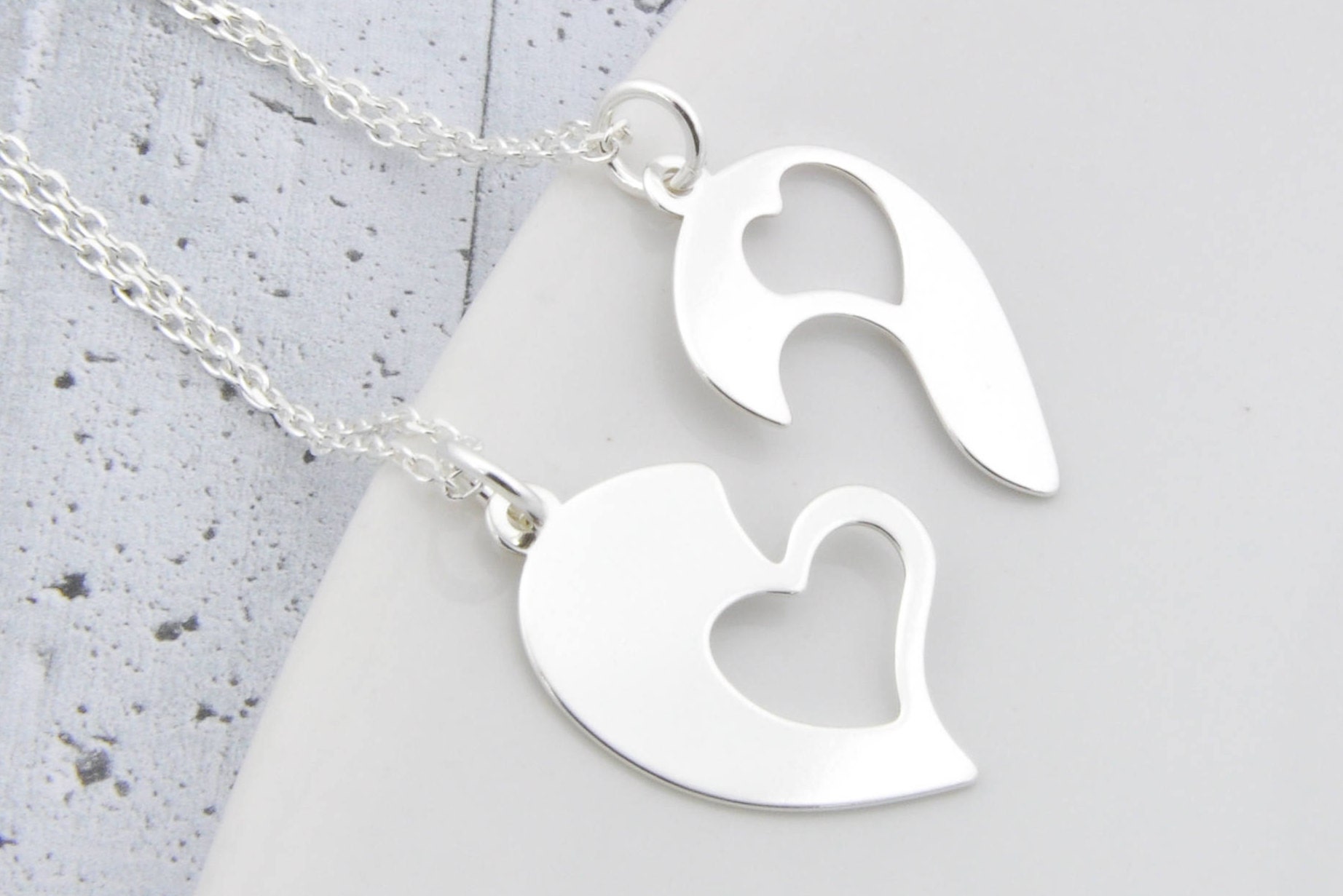 Paar Zwei Herz Halskette, Sterling Silber Anhänger, Liebe Schmuck Besten Freund Geburtstag Geschenke Für Sie von BySendiJewelry