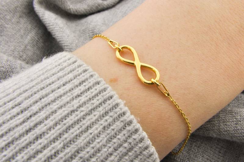 sterling Silber Infinity Armband 925 Vergoldet , Charm Anhänger Kleine Unendlichkeit Armband von BySendiJewelry